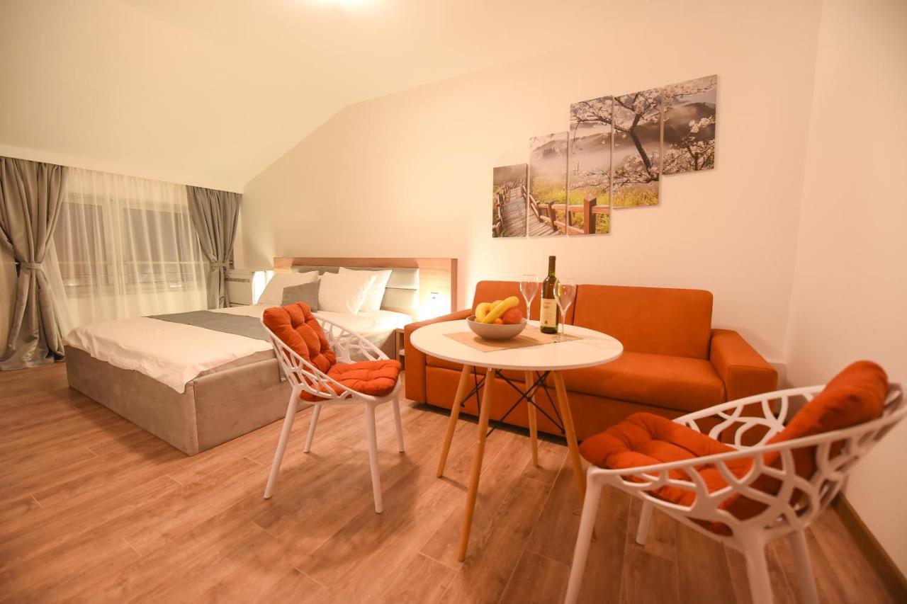 Korzo Apartmani ポドゴリツァ エクステリア 写真