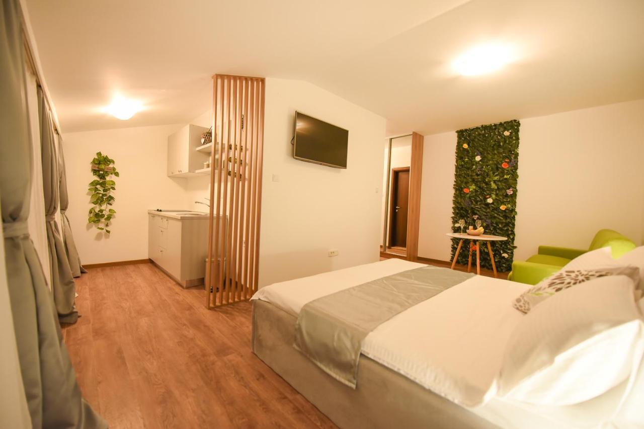 Korzo Apartmani ポドゴリツァ エクステリア 写真