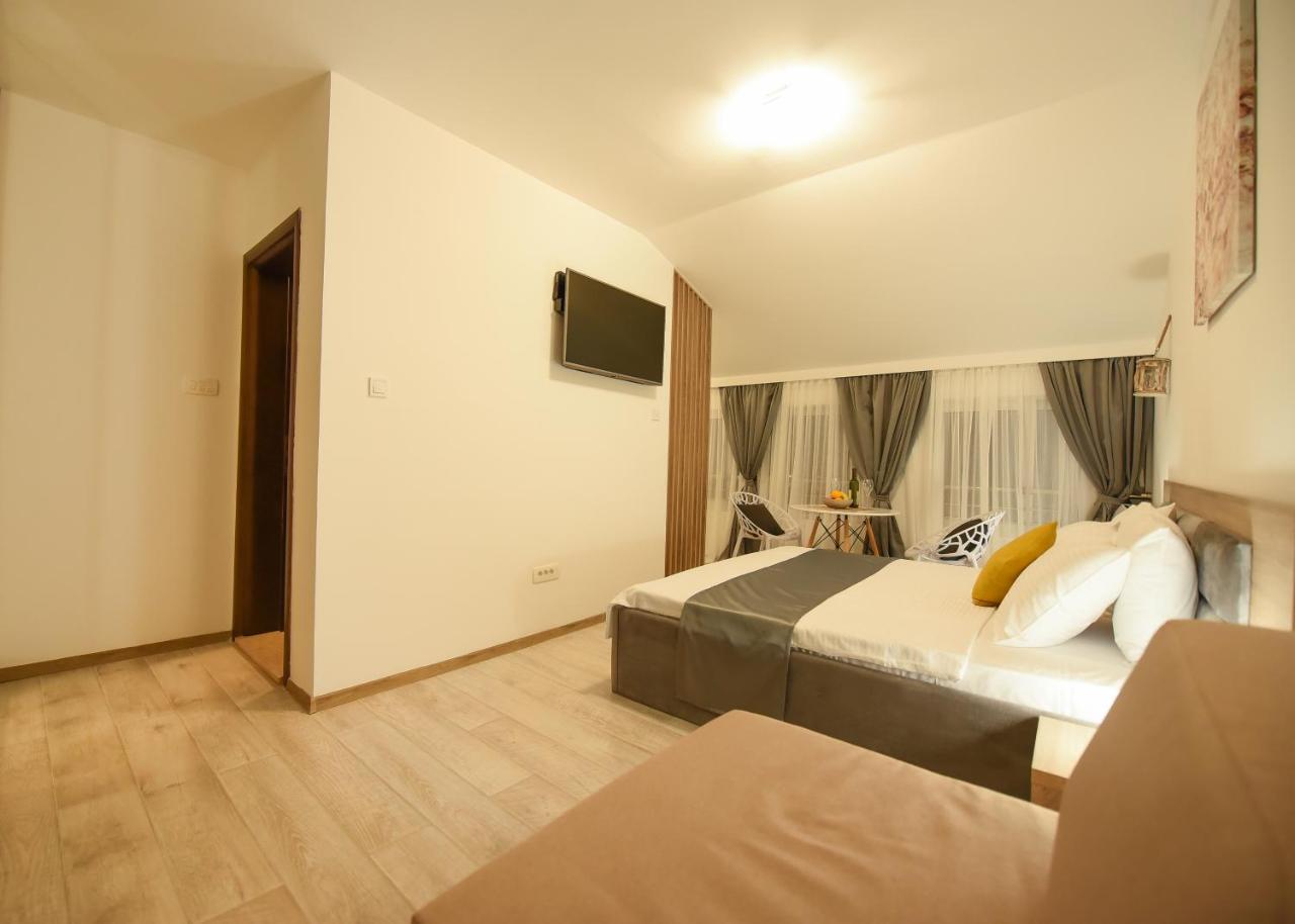 Korzo Apartmani ポドゴリツァ エクステリア 写真