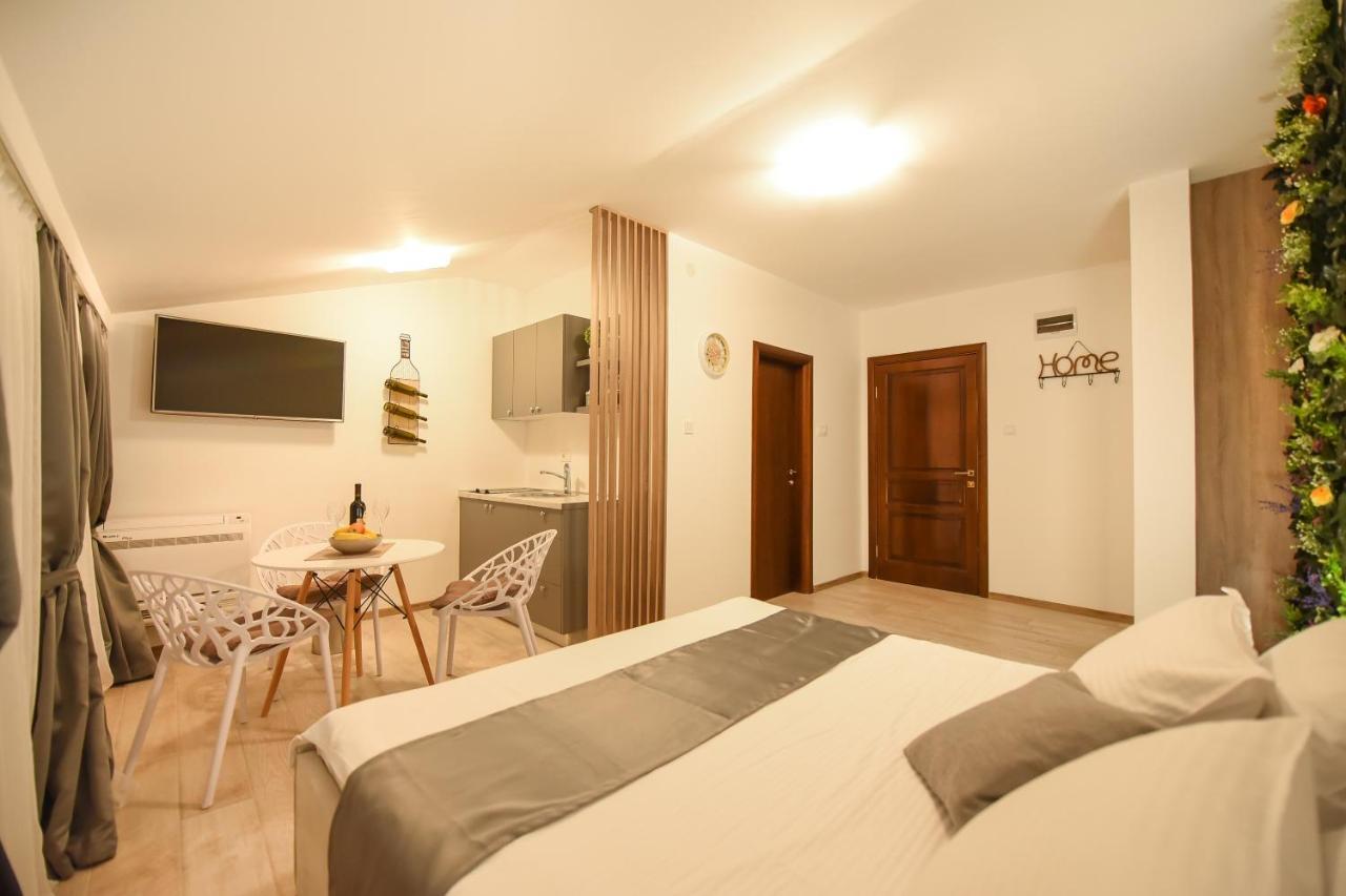 Korzo Apartmani ポドゴリツァ エクステリア 写真