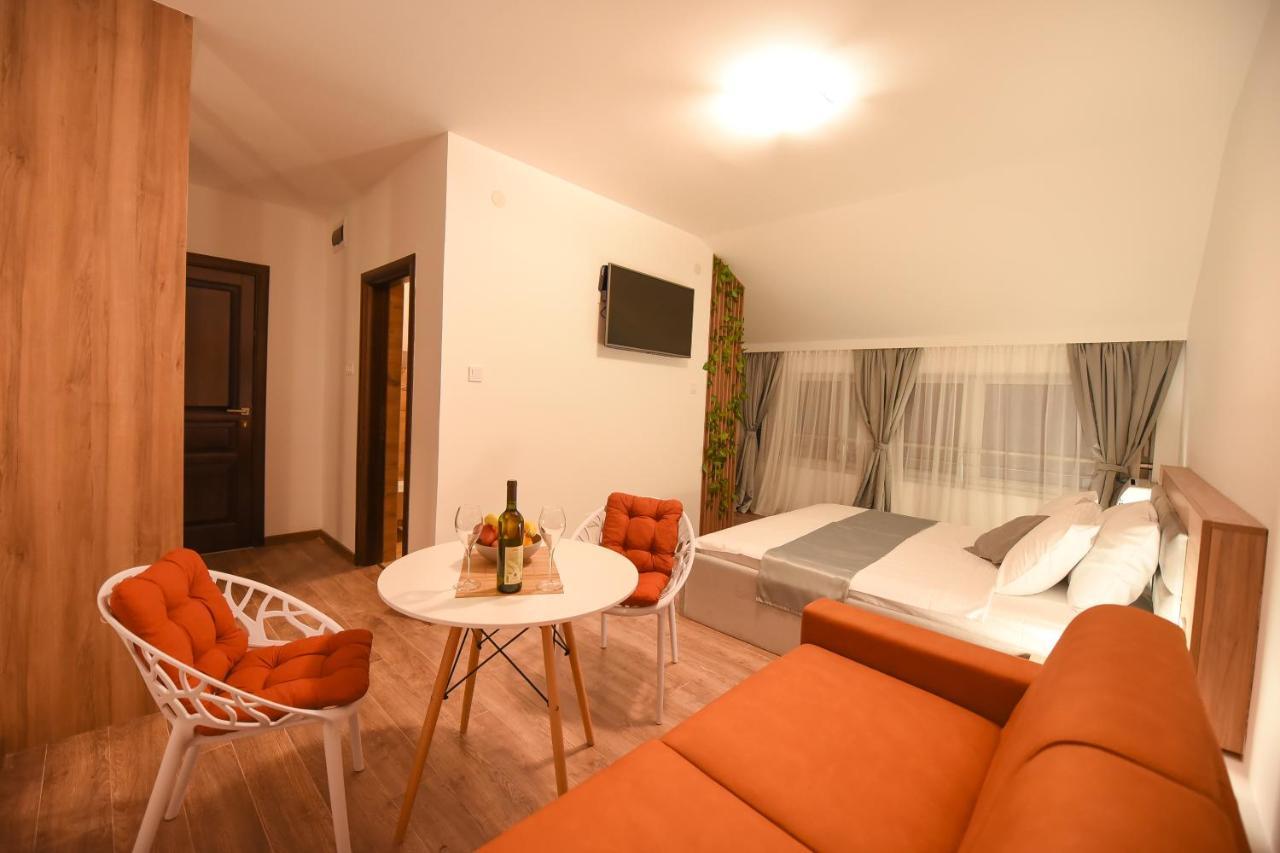 Korzo Apartmani ポドゴリツァ エクステリア 写真