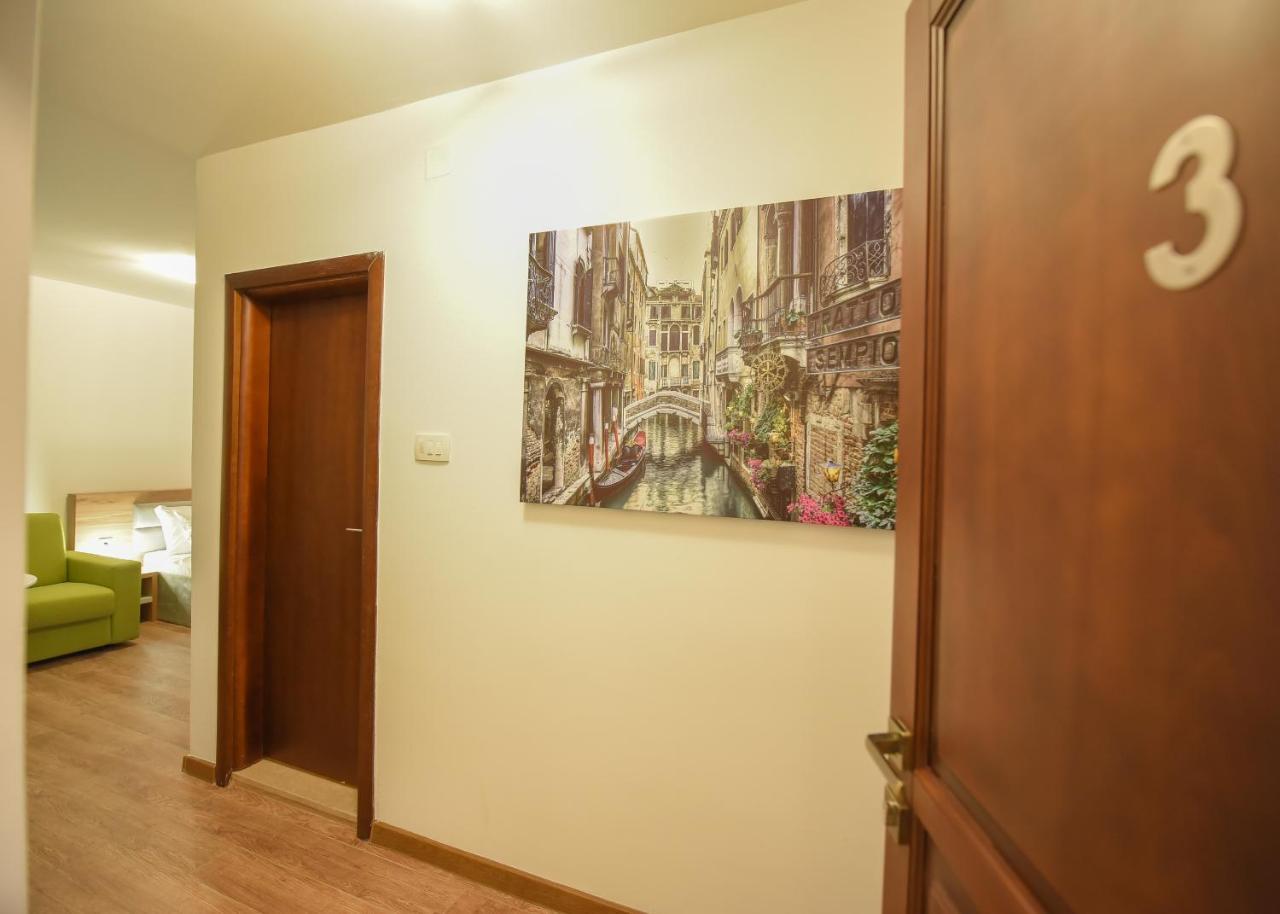 Korzo Apartmani ポドゴリツァ エクステリア 写真