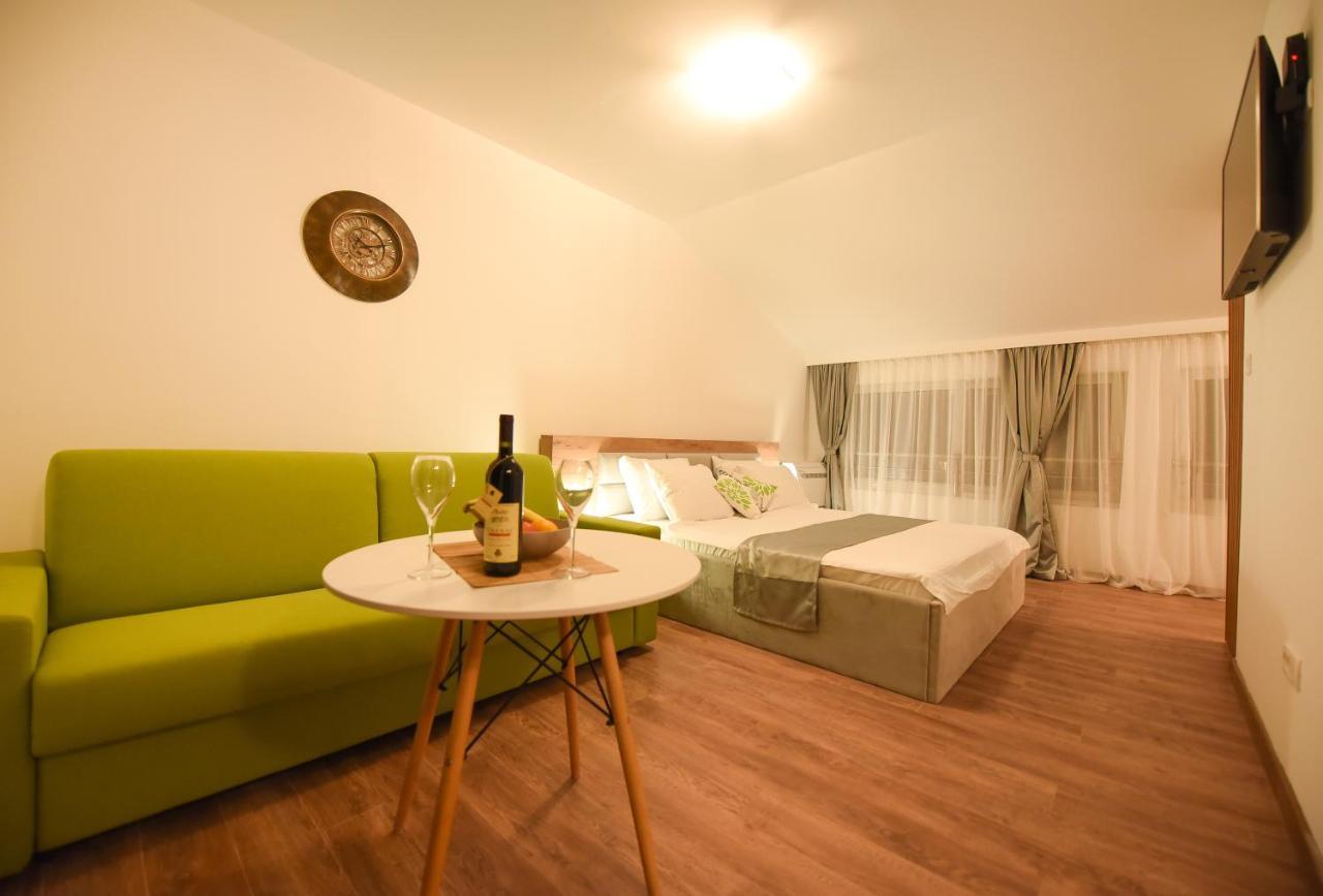 Korzo Apartmani ポドゴリツァ エクステリア 写真