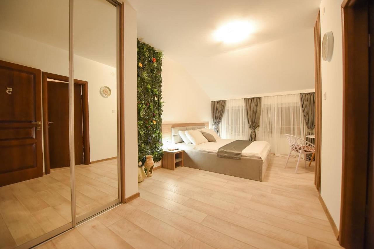 Korzo Apartmani ポドゴリツァ エクステリア 写真