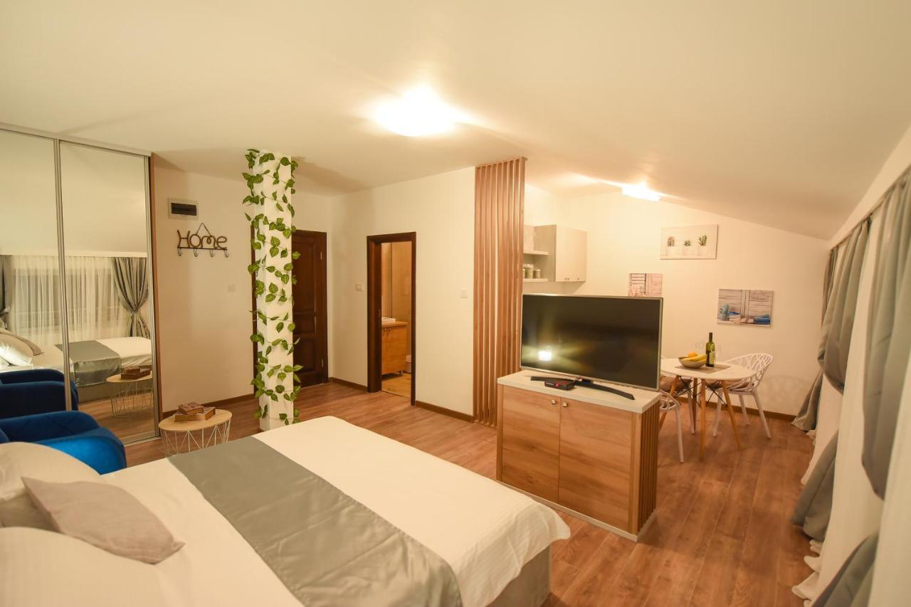 Korzo Apartmani ポドゴリツァ エクステリア 写真